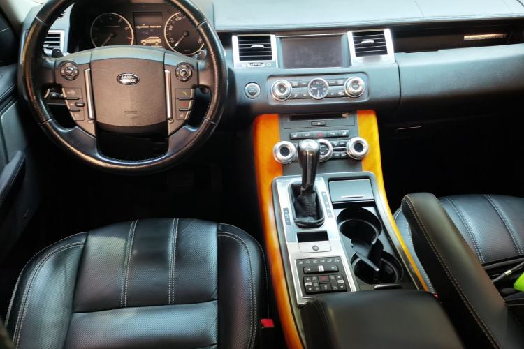 Used Land Rover Range Sport 2013 5.0 SC V8 HSE Center Console