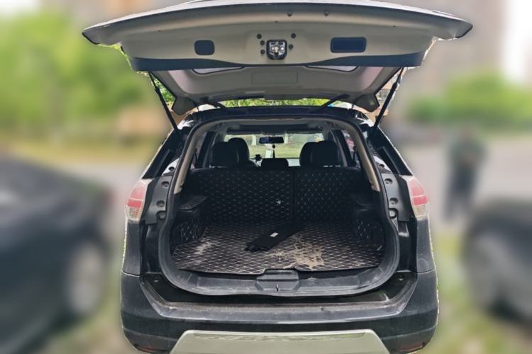 Used Nissan X-Trail 2014 2.0L CVT Comfort Edition 2WD Trunk