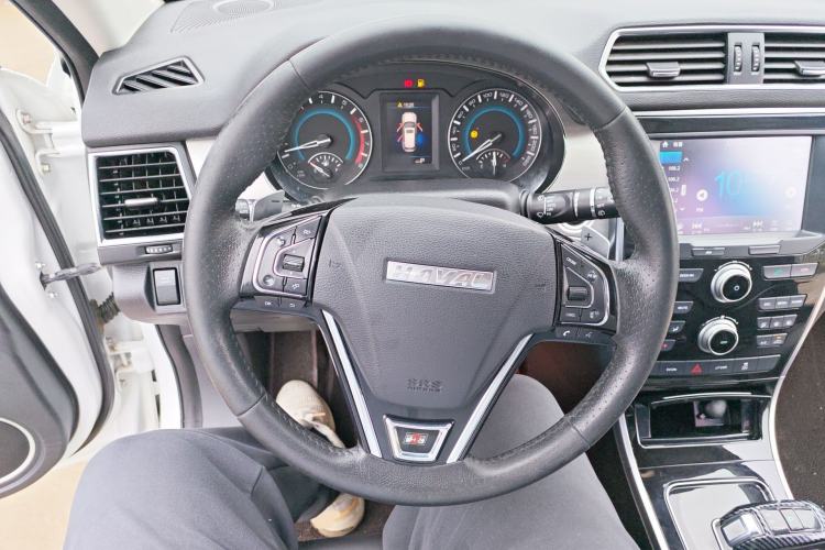 Used Haval H2 2018 Red-Label 1.5T Dual-Clutch Two-Wheel-Drive Elite Model Steering Wheel