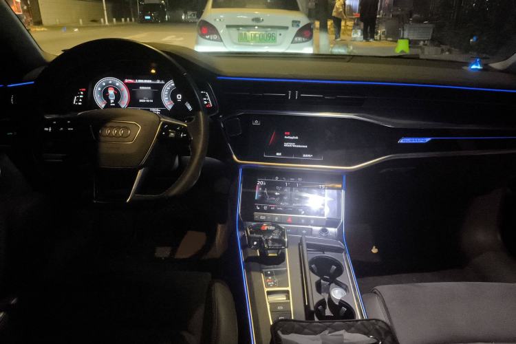 Used Audi A7L 2022 55 TFSI quattro S-line Zhiyuan Crystal Flow Package
