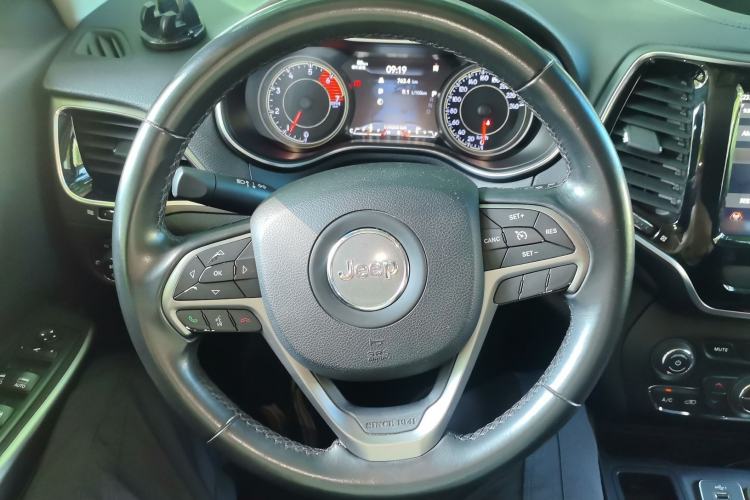 Used Jeep Cherokee 2019 2.0T Two-Wheel Drive Smart Enjoyment Version China V