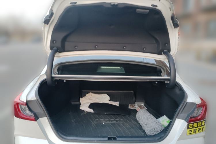 Used Toyota Camry 2024 Dual-Motor 2.0 HGVP Luxury Edition