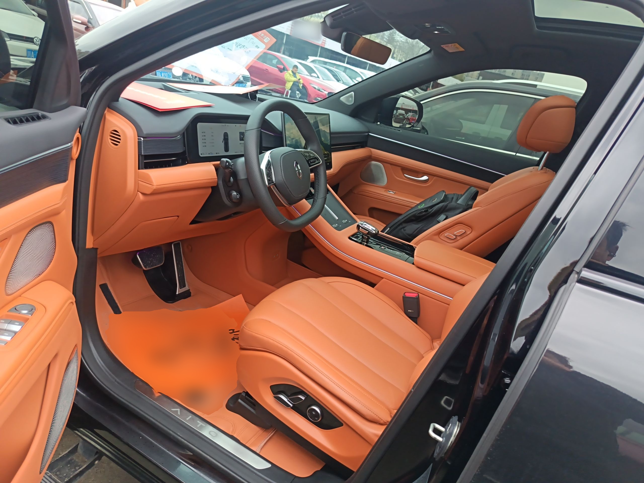 المقاعد الأمامية داخل السيارة