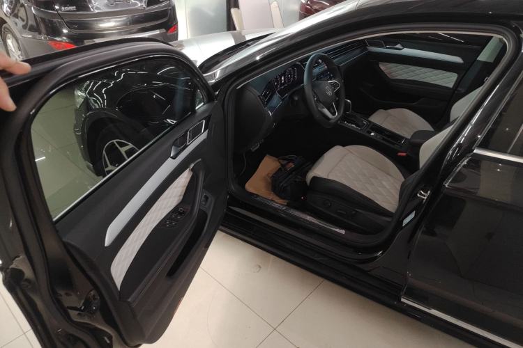 Used Volkswagen Magotan 2023 2 Million Units Commemorative Edition 330TSI DSG Luxury Version Driver Seat