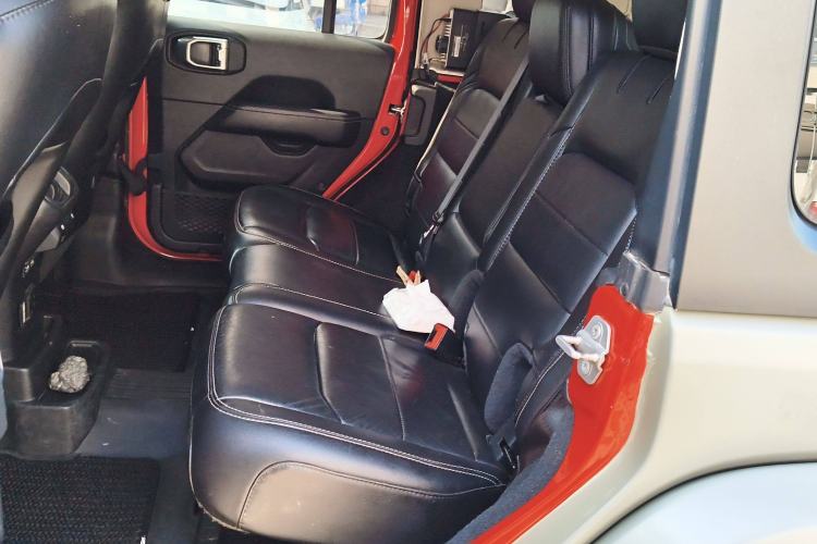 Used Jeep Wrangler 2019 2.0T Sahara Four-Door Version China VI Emission Standard