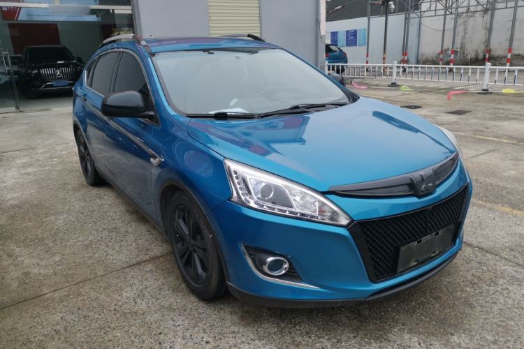 Used Luxgen U6 SUV 2017 1.8T Fashion-Upgraded Model Front Right 45 Deg