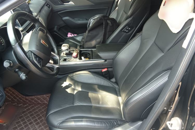 Used Hongqi H5 2022 Classic Model 1.8T Automatic Smart Connect Flagship Edition Left Front Seat