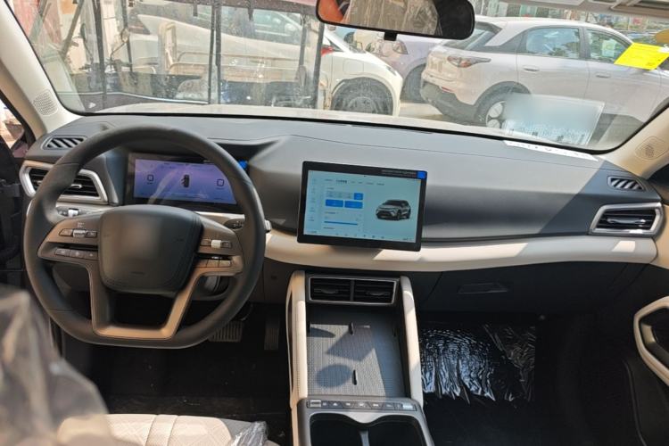 Used BYD Yuan UP 2025 Model 301KM Leading Version
