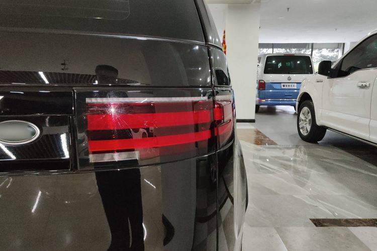 Used Land Rover Discovery 2023 Facelift 300PS S