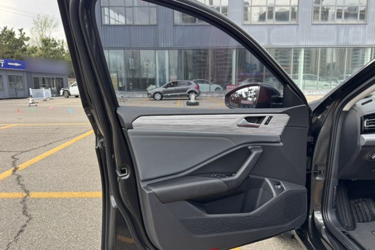 Used Volkswagen Sagitar 2024 300TSI DSG Excellence Edition Interior 10