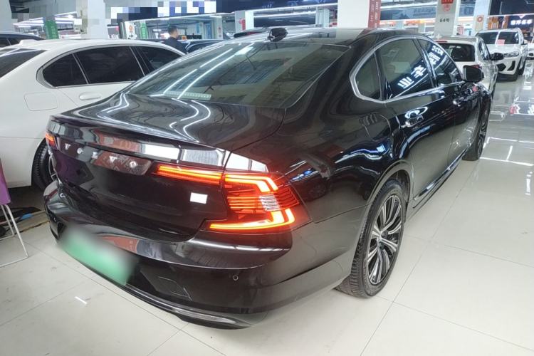 Used Volvo S90 New Energy 2021 T8 eDrive Hybrid Zhiyi Luxury Edition Rear Right 45 Deg
