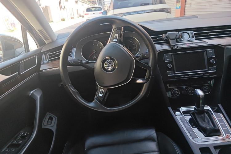 Used Volkswagen Magotan 2018 Facelift 330TSI DSG Luxury Model Steering Wheel