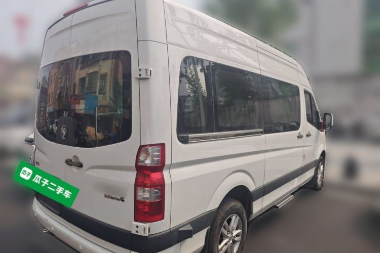 Used Foton Toano 2024 Small Passenger Comfort Version Cummins 2.8T Manual Transmission Long Wheelbase Mid-Roof Design Rear Single Tire 9-Seater