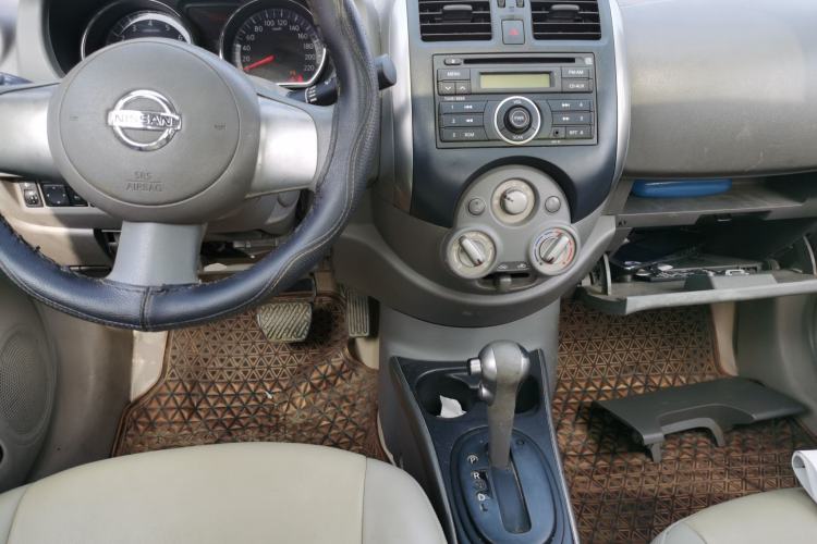 Used Nissan Sunny 2011 1.5XL CVT Luxury Edition Center Console