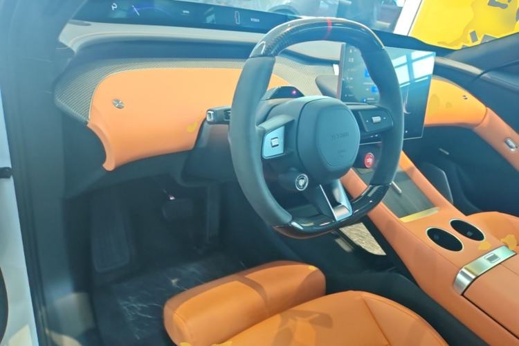 Used Xiaomi Auto YU7 2025 Ultra-Long Range High-Performance All-Wheel-Drive Max Edition Center Console