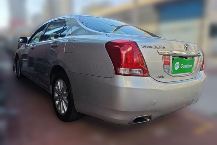 Used Toyota Crown 2011 2.5L Royal Special Edition with Leather and Sunroof
