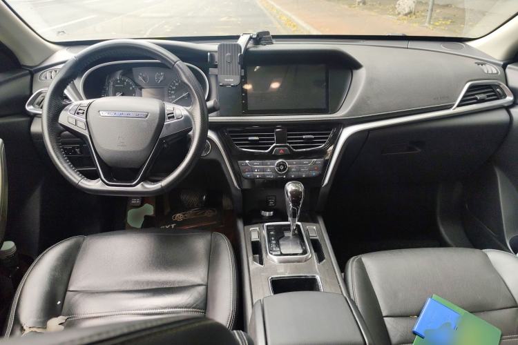 Used Venucia T90 2017 2.0L CVT Smart Edition Center Console