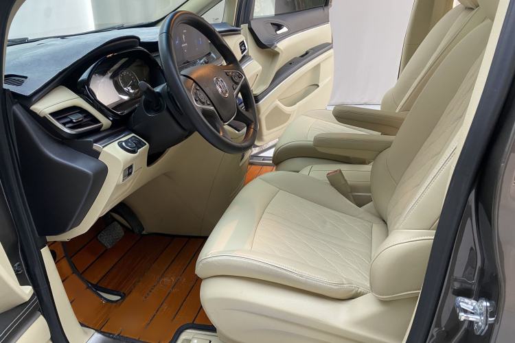 Used Buick GL8 2023 Facelifted Land Cruiser Executive Luxury Version Interior 4