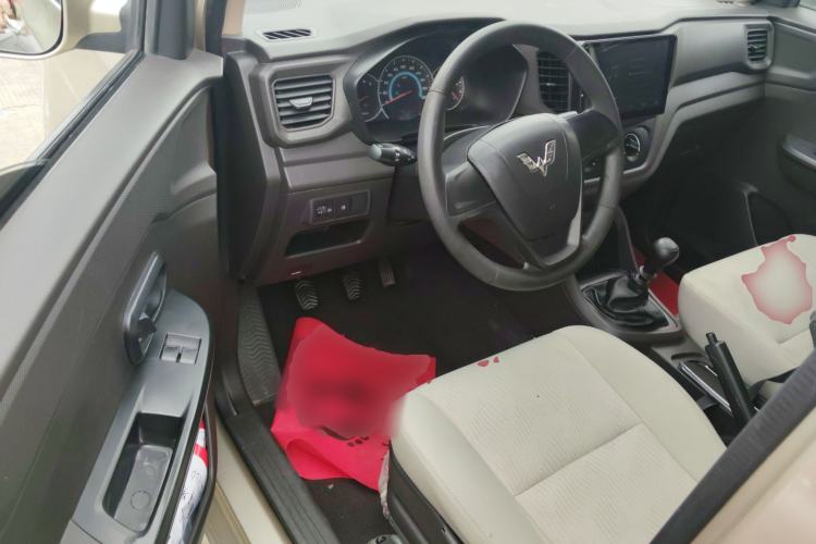 Used Wuling Hongguang V 2019 1.5L Enjoyment Version China VI LAR