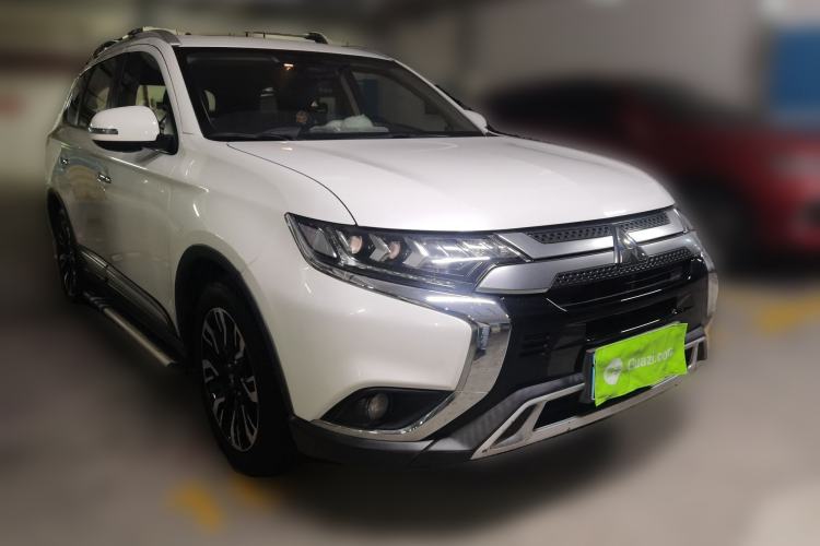 Used Mitsubishi Outlander 2019 2.4L 4x4 Zhi Xiang Edition 5 Seats China V Emission Standard
