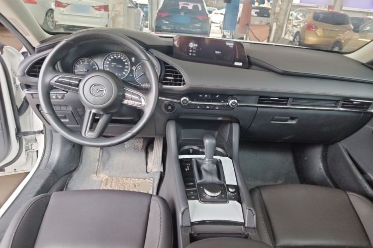 Used Mazda 3 Axela 2023 2.0L Automatic Zhiya Edition Center Console