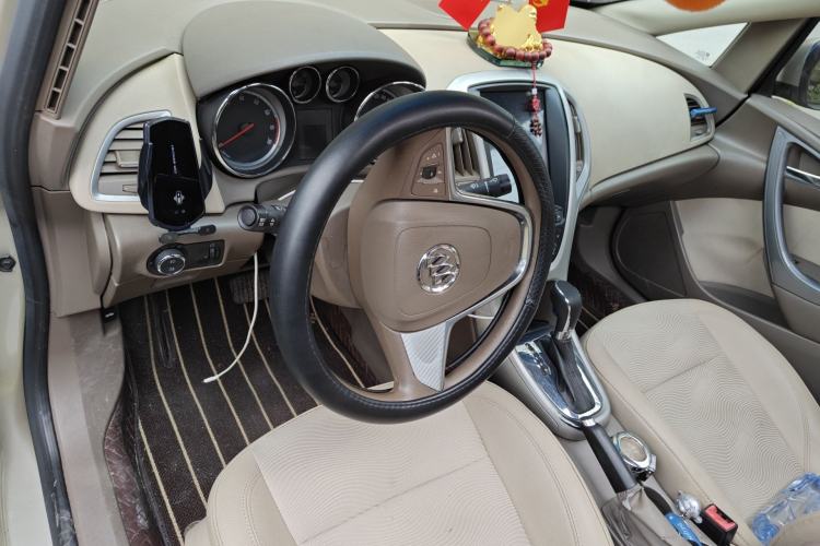 Used Buick GT 2013 GT 1.6L Automatic Fashion Edition Steering Wheel