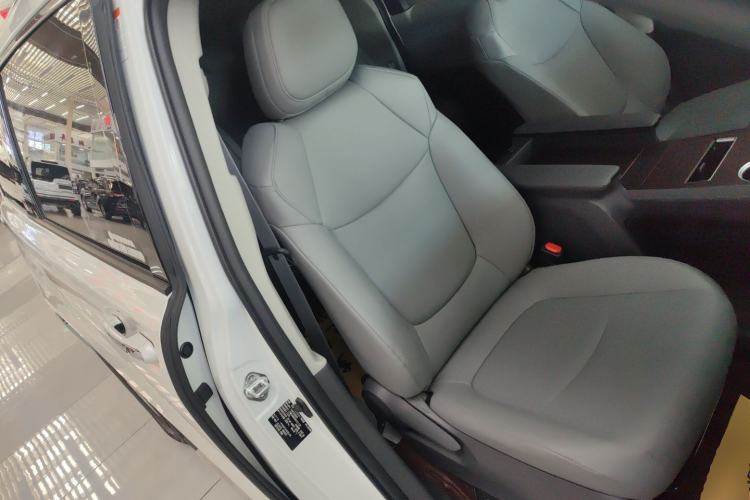 Used Toyota Granvia 2026 Model 2.5L Hybrid Comfort Edition
