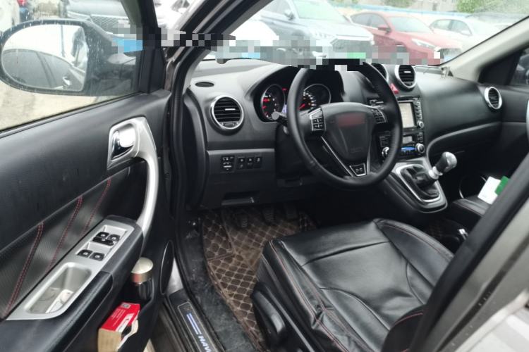 Used Haval H6 2013 Upgraded Model 1.5T Manual Two-Wheel Drive Elite Version Driver Seat