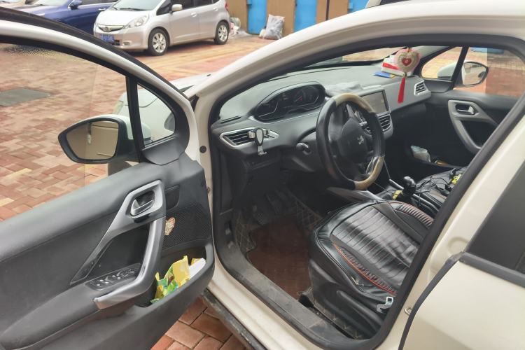 Used Peugeot 2008 2014 1.6L Manual Fashion Edition
