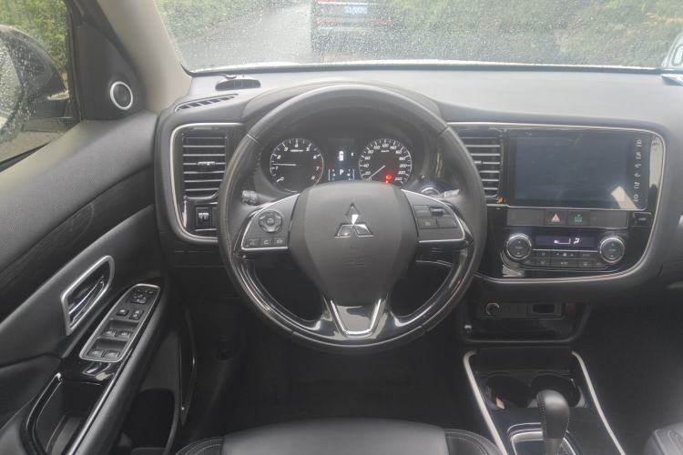 Used Mitsubishi Outlander 2019 2.0L Two-Wheel Drive Comfort Edition 5 Seats China VI Standard