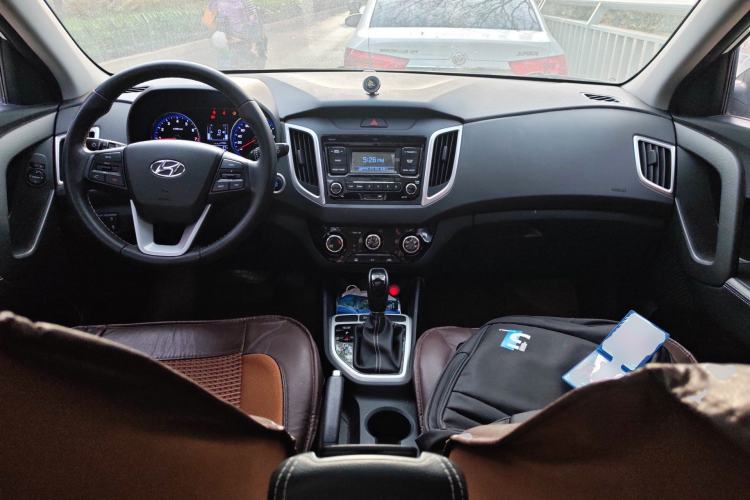 Used Hyundai ix25 2017 1.6L Automatic Smart Version Center Console