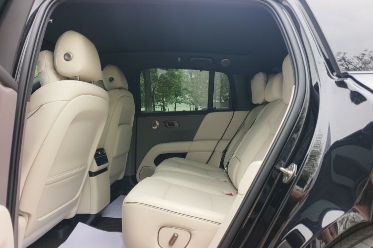 Used Li Auto i6 2025 Model Four-Wheel-Drive Standard Type Interior 3