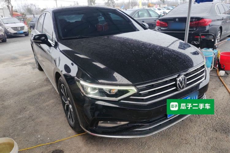 Used Volkswagen Magotan 2020 330TSI DSG Leading Model Front Right 45 Deg