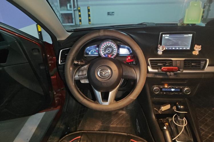 Used Mazda 3 Axela 2014 Sedan 1.5L Automatic Luxury Model
