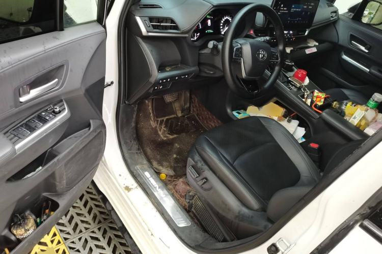 Used Toyota SIENNA 2023 2.5L Hybrid Deluxe Edition
