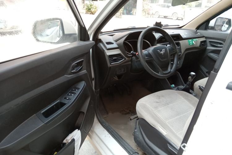 Used Wuling Hongguang 2018 1.5L S Standard Version L2B Interior 3