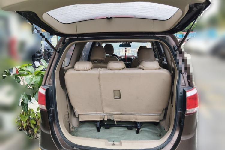 Used Baojun 730 2014 1.5L manual Comfort version 7 seats Trunk