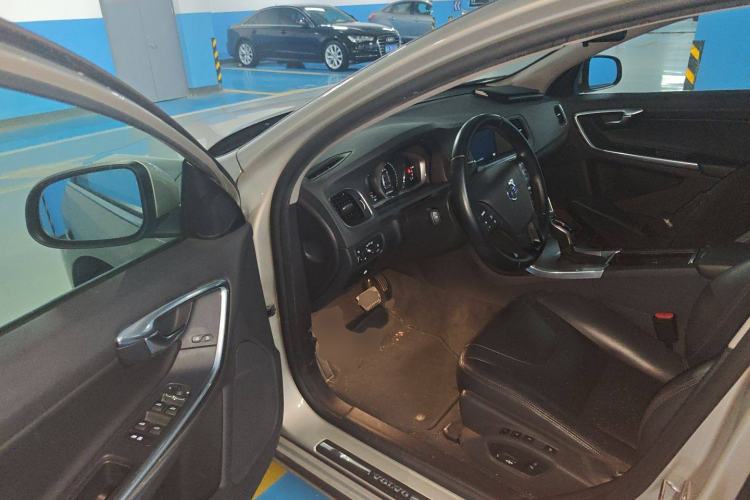 Used Volvo V60 2017 T4 Smart Edition China V Standard Driver Seat