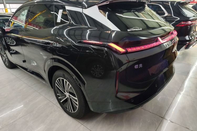 Used Lynk & Co 08 EM-P 2025 120km Long-Range Halo Exterior 5