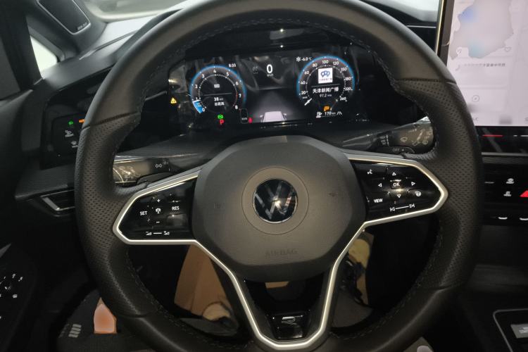 Used Volkswagen Golf 2025 300TSI R-Line
