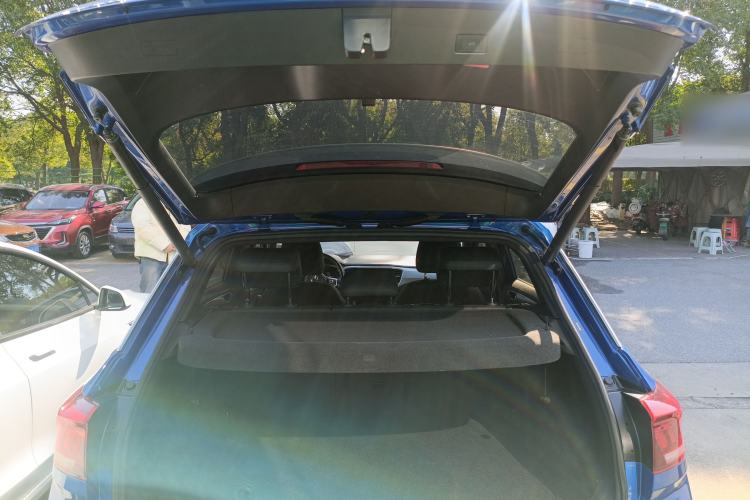 Used Volkswagen T-ROC 2020 280TSI DSG Two-Wheel Drive R-Line Pro
