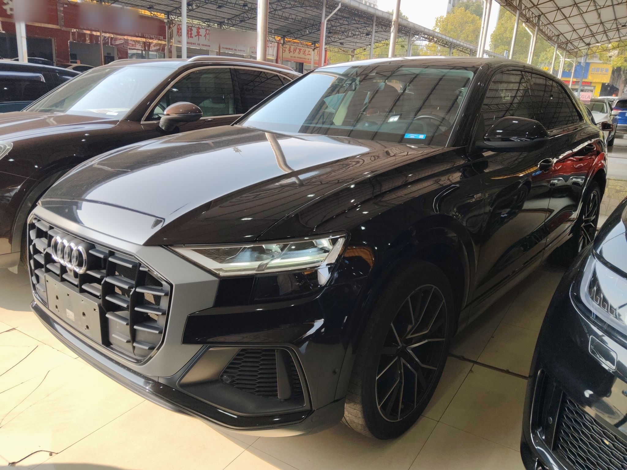 Под передней частью автомобиля