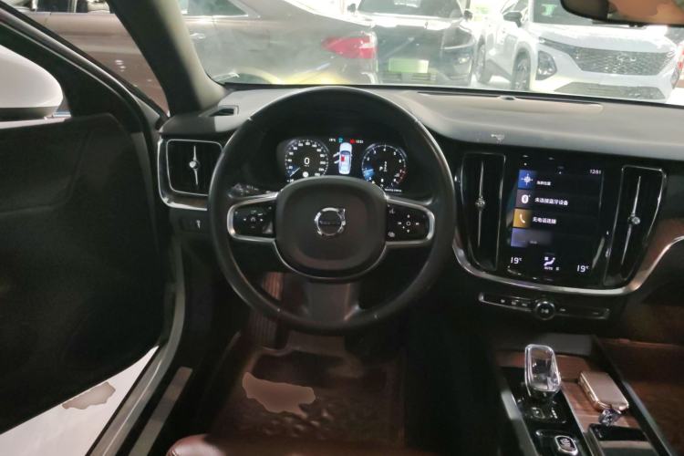 Used Volvo S60 2022 B4 Zhiyuan Luxury Edition
