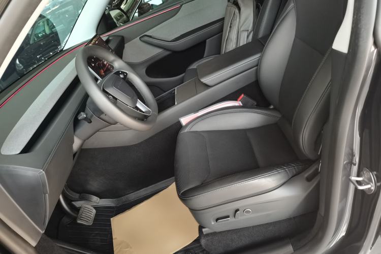 Used Tesla Model Y 2025 Rear-Wheel-Drive Version
