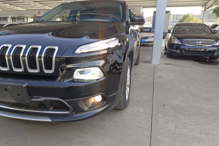 Used Jeep Cherokee 2017 2.0L Superior Edition