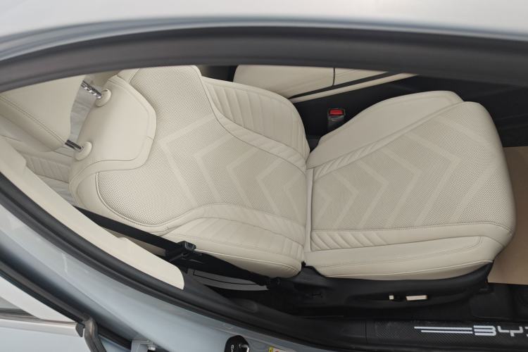 Used BYD Qin L 2025 DM-i Smart Drive 120KM Excellence Model Right Front Seat