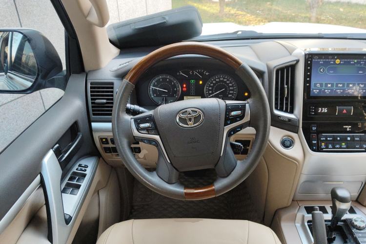 Used Toyota Land Cruiser 2015 4.0L V6 Middle East Low-Trim Version Steering Wheel
