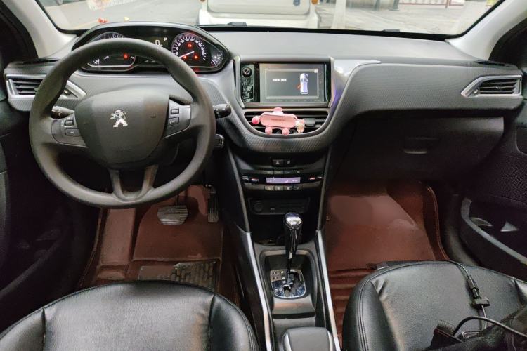 Used Peugeot 2008 2014 1.6L Automatic Fashion Edition Interior 2