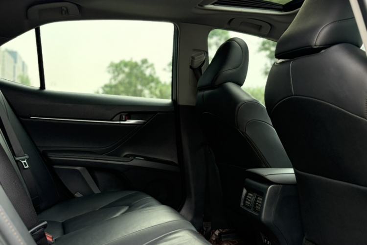 Used Toyota Camry 2018 2.0G Luxury Edition Interior 1