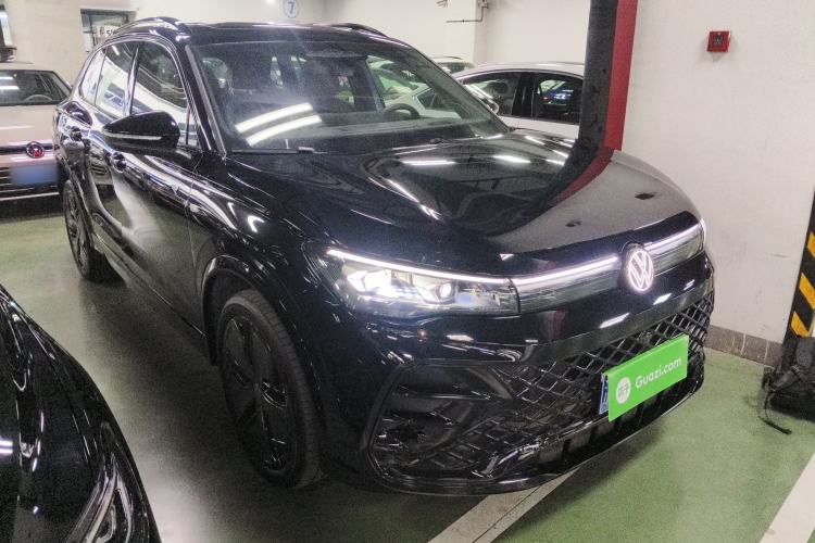 Used Volkswagen Tiguan L 2024 PRO 330TSI Two-Wheel Drive R-Line Prestige Edition Front Right 45 Deg